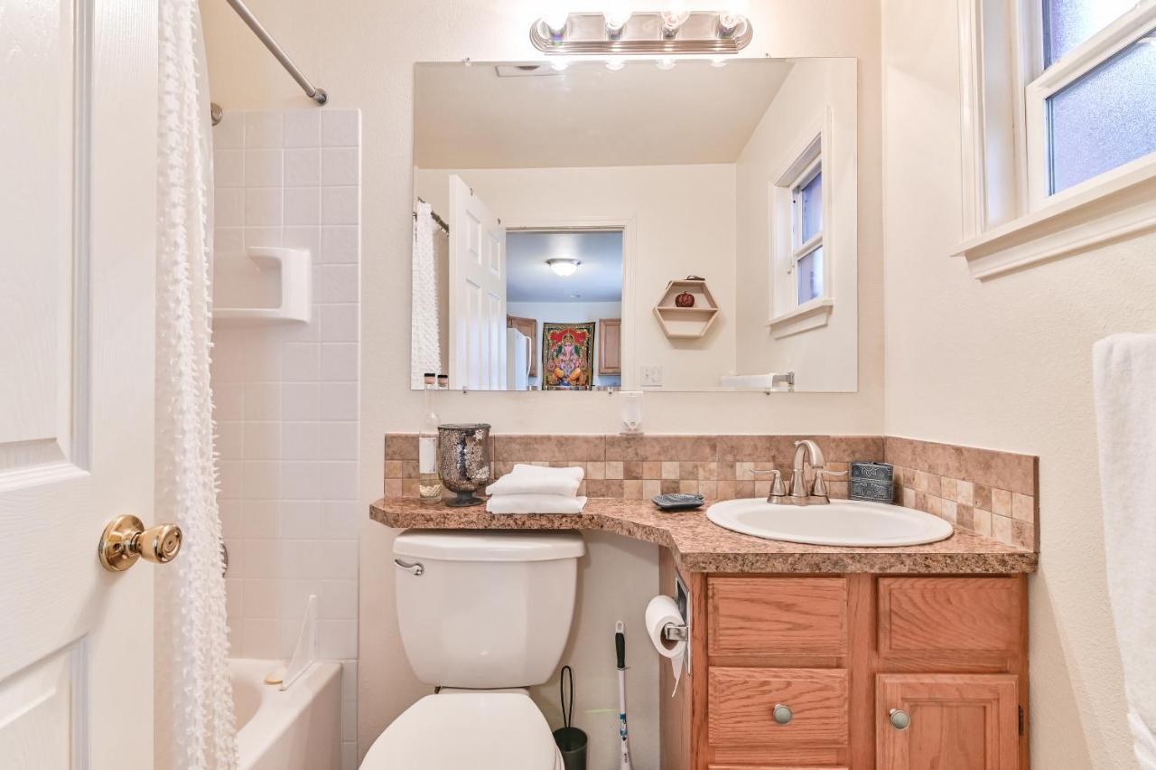 Cozy 2 Bdrm Apt - Easy Access Free Parking - Ac Unit Leilighet Tacoma Eksteriør bilde