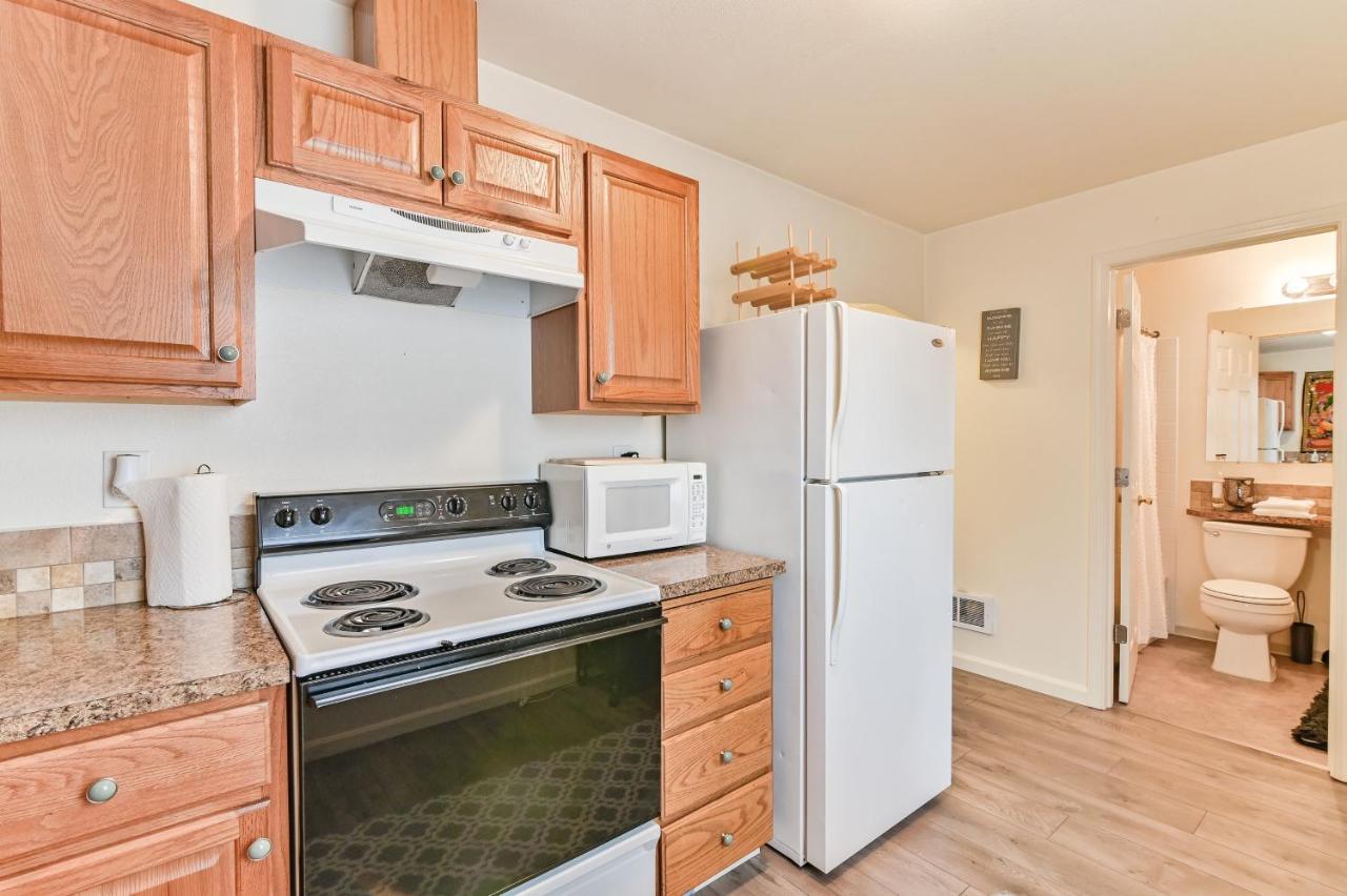 Cozy 2 Bdrm Apt - Easy Access Free Parking - Ac Unit Leilighet Tacoma Eksteriør bilde