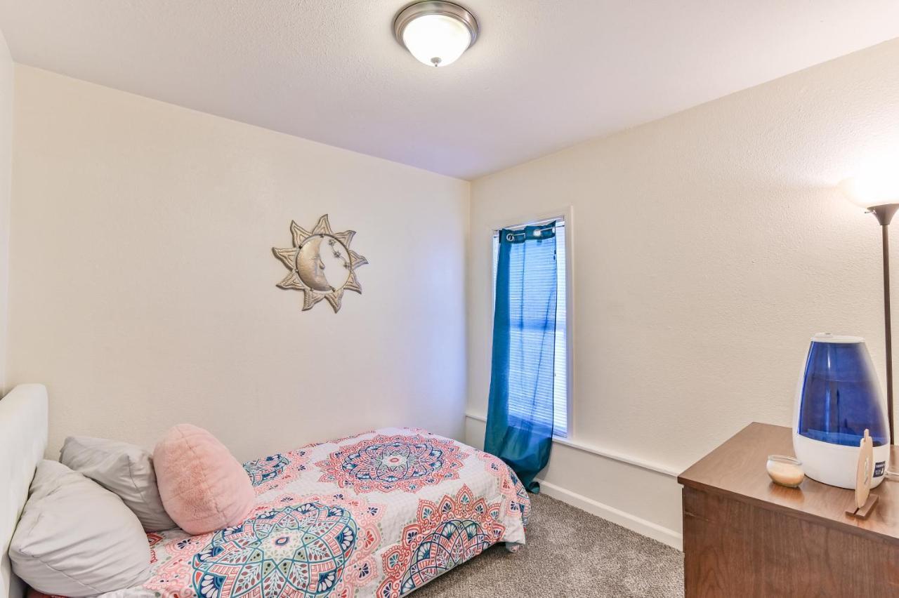 Cozy 2 Bdrm Apt - Easy Access Free Parking - Ac Unit Leilighet Tacoma Eksteriør bilde