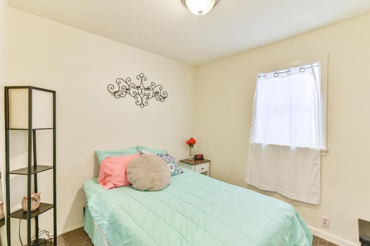 Cozy 2 Bdrm Apt - Easy Access Free Parking - Ac Unit Leilighet Tacoma Eksteriør bilde