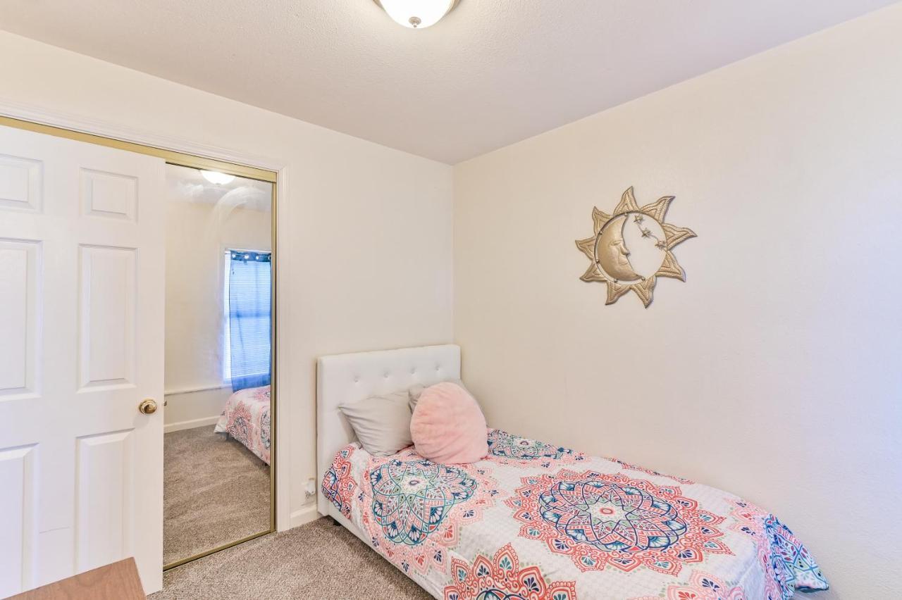 Cozy 2 Bdrm Apt - Easy Access Free Parking - Ac Unit Leilighet Tacoma Eksteriør bilde
