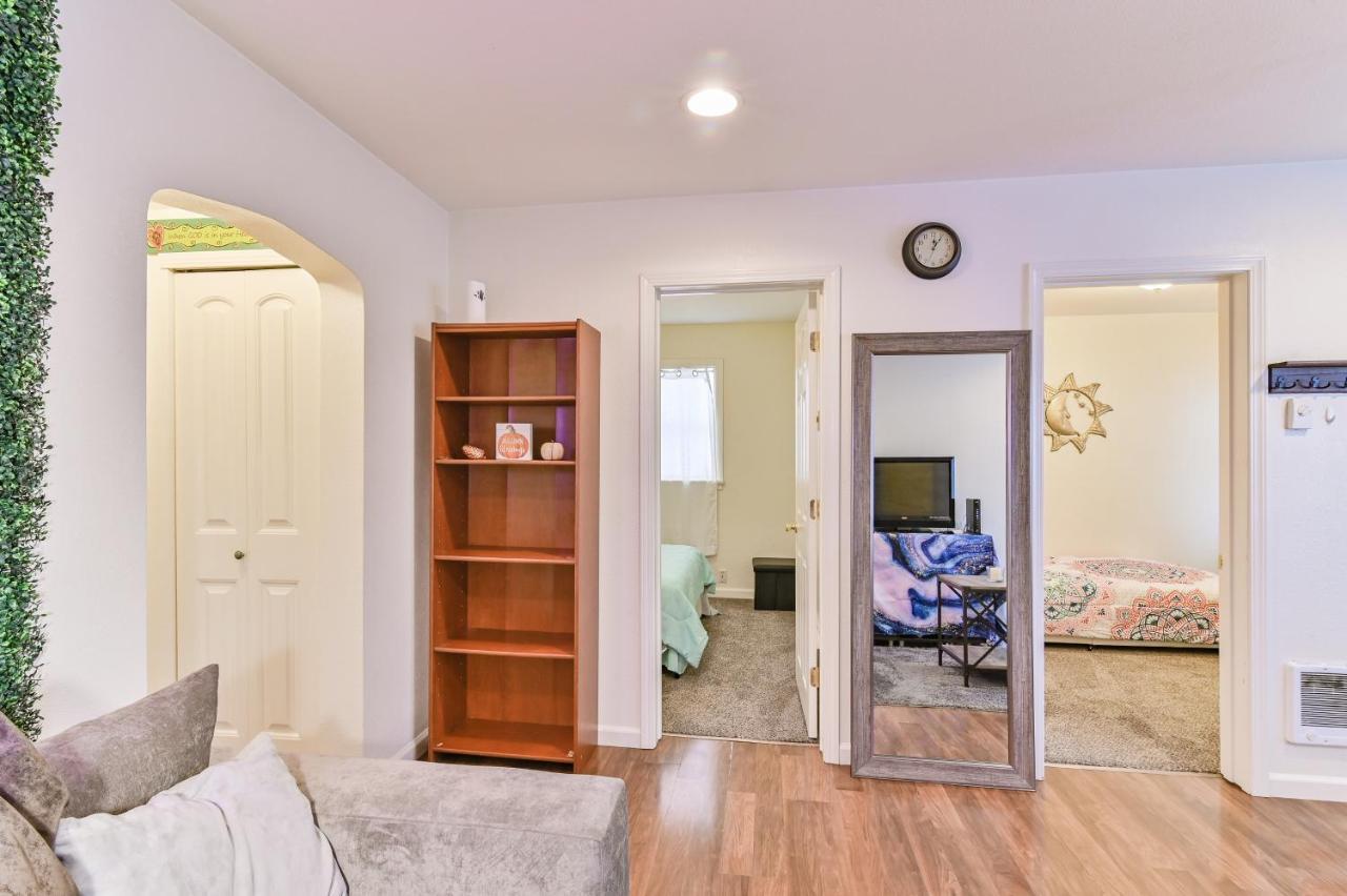 Cozy 2 Bdrm Apt - Easy Access Free Parking - Ac Unit Leilighet Tacoma Eksteriør bilde